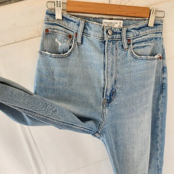 Abercrombie And Fitch The Ankle Straight Ultra High Rise Jeans - Picture 5 of 12